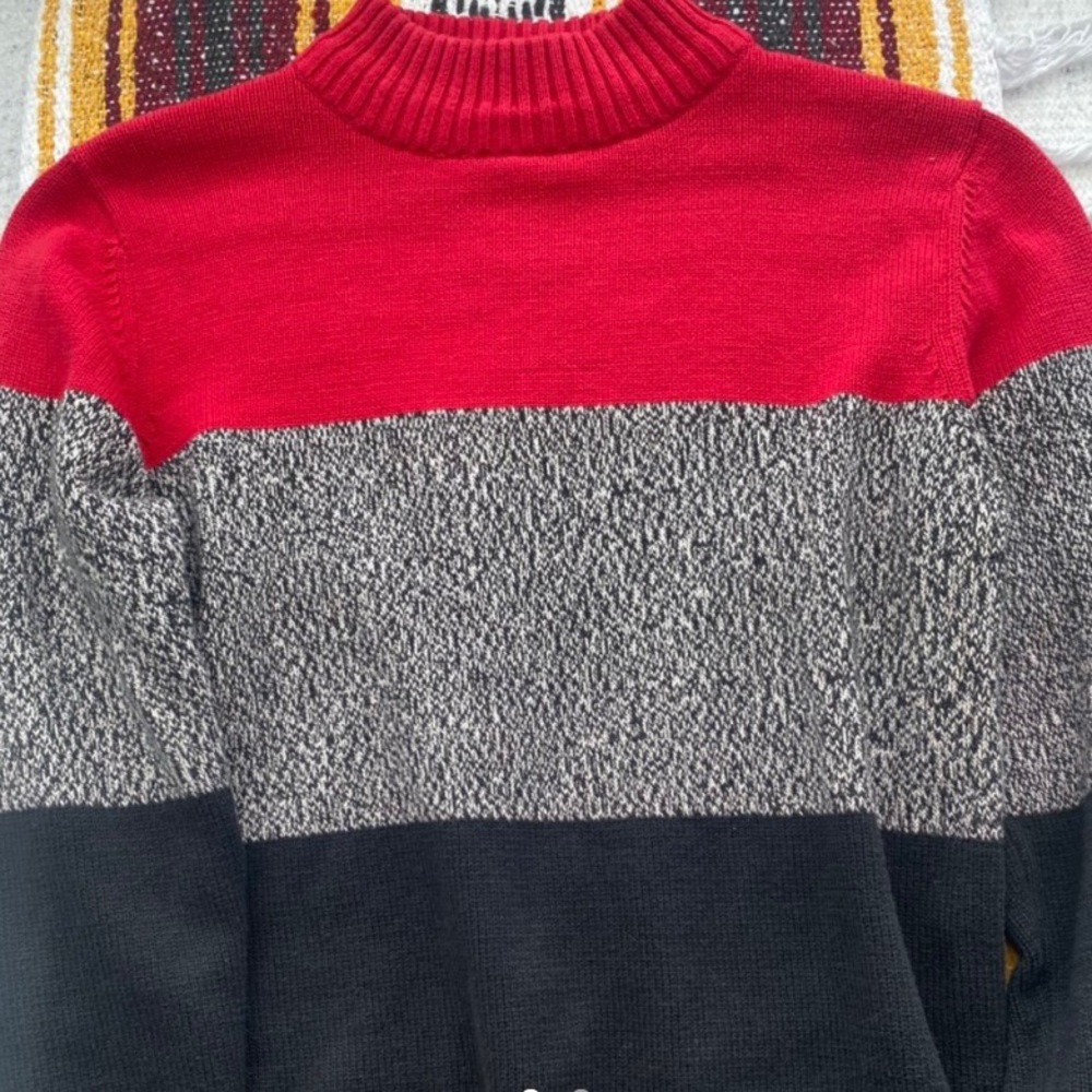 Crop neck sweater